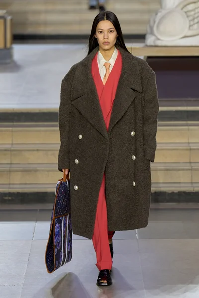 Look 28